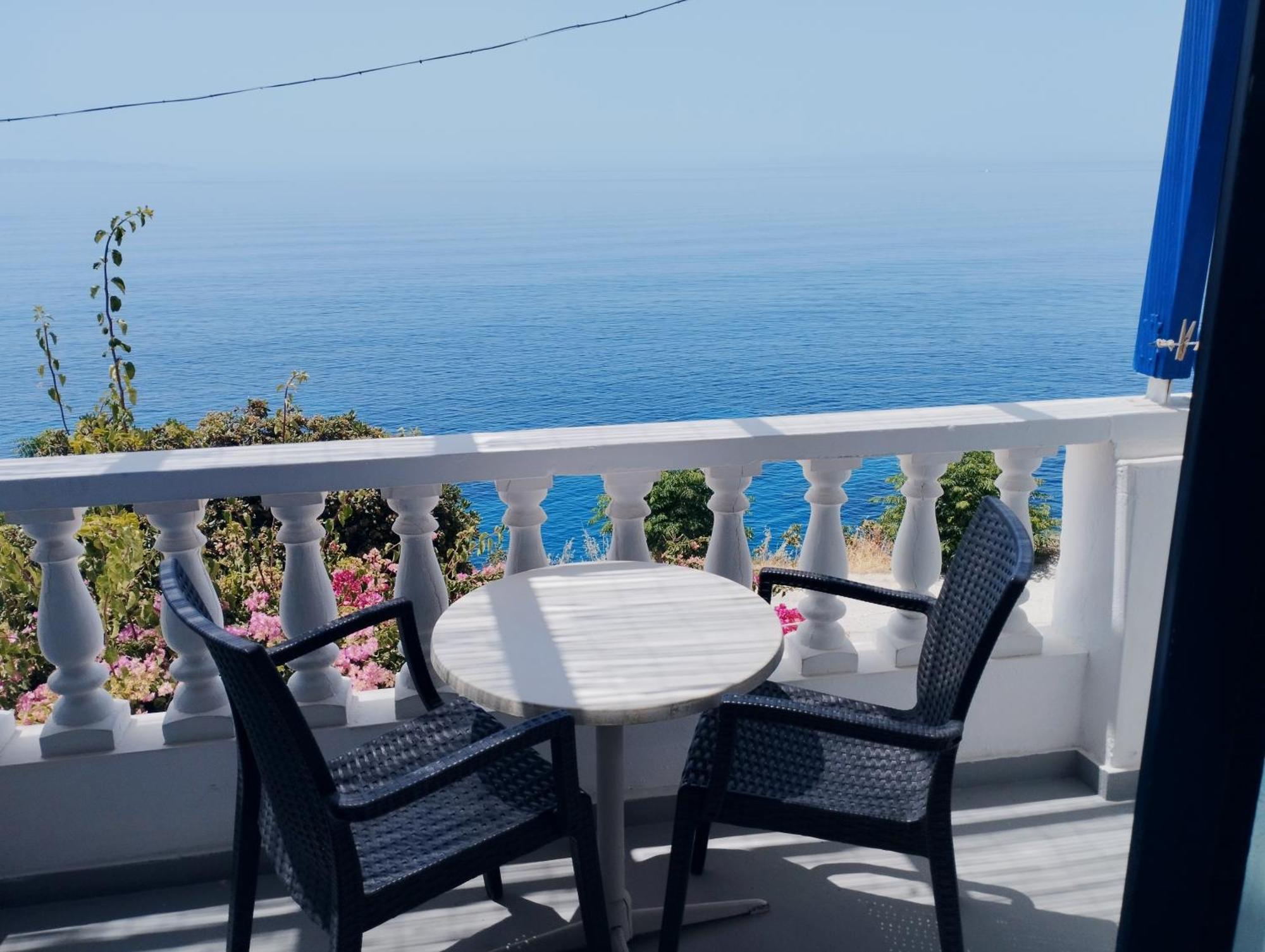 Marisini Sea View Aparthotel Batsíon Exterior photo